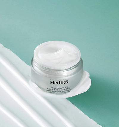 Textura de la crema hidratante Medik8 Total Moisture Daily Facial Cream