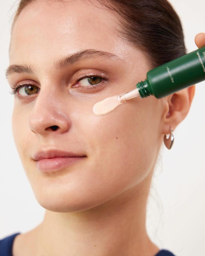 Protector Solar Facial Boutijour Skin Tint Essence SPF50 aplicación