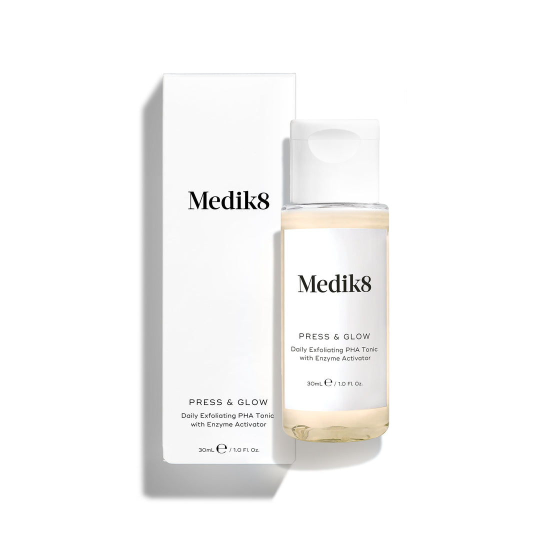 Tamaño viaje del tónico exfoliante Medik8 Press &amp; Glow con caja