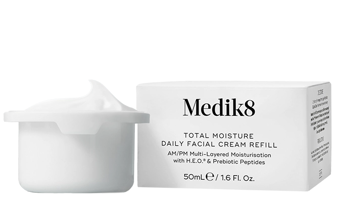 Recambio y caja de Medik8 Total Moisture Daily Facial Cream