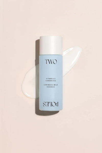 Two Poles Luminous Milk Essence textura de la locion hidratante efecto glow y glass skin